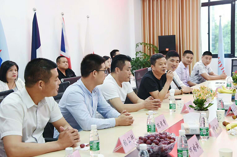 商會領導蒞臨泰來包裝指導工作 商會領導蒞臨泰來包裝指導工作